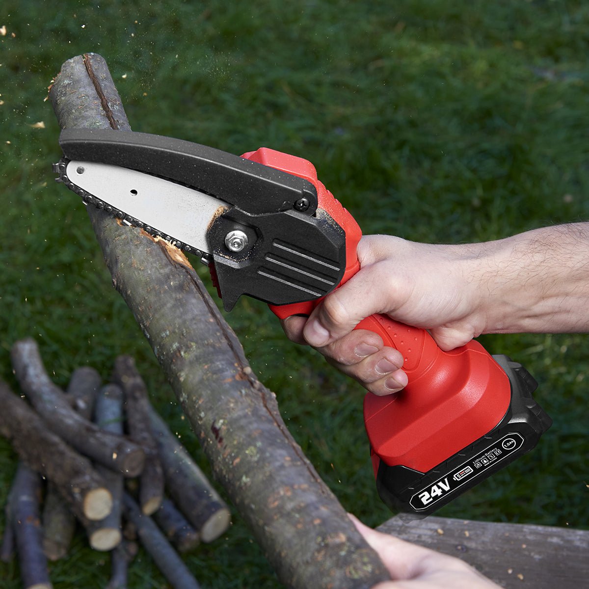 Portable Compact Cordless Chainsaw 24V 550W Battery Powered - SweetyGem